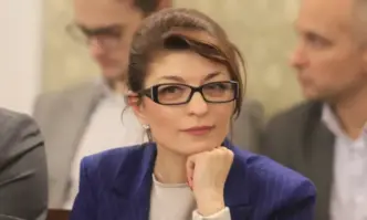 Десислава Атанасова на правна комисия: Щом Гешев не може, да дойде друг прокурор на изслушване