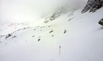 Младеж загина затрупан от лавина в Пирин негов приятел е