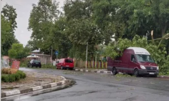 Продължава отстраняването на щетите след проливния дъжд и ураганния вятър