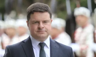 Обединеното кралство се ангажира да се бори с корупцията където