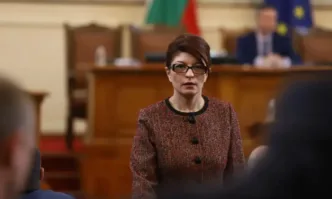 Десислава Атанасова: Българските политици злоупотребяват с една или друга институция