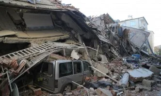 Опустошително земетресение в Турция: Най-малко 20 загинали, над 1000 ранени