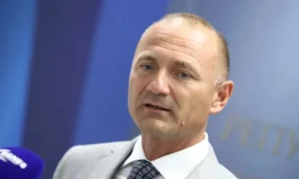 Само ПП и ДБ очевидно имат интерес различен от националния