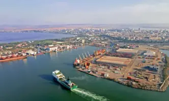 Удълбочават пристанищен терминал Бургас-запад, ще обработва едни от най-големите кораби в света