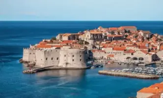 Хърватският град Дубровник забрани придвижването с куфари на колелца а