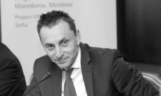 Близки приятели и колеги днес ще си кажа последно сбогом