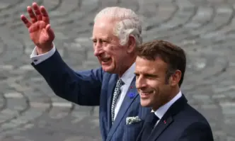 Крал Чарлз III който пристигна в столицата на Франция Париж