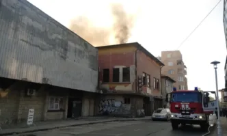 Гори емблематичното за Казанлък кино България От години киното не