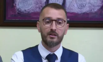 Кметът на столичния район Младост Ивайло Кукурин се оплака че върху