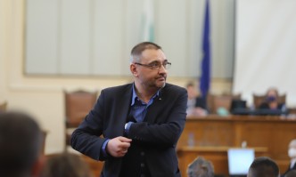 Проф Чорбанов подчерта че сега бежанците трябва да бъдат карантинирани