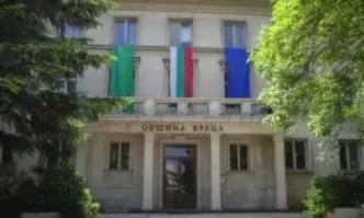 Кметът и зам.-кметове на Враца карали коли, купени за социални услуги