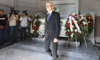 Премиерът Денков беше освиркан на церемонията за честването на 138