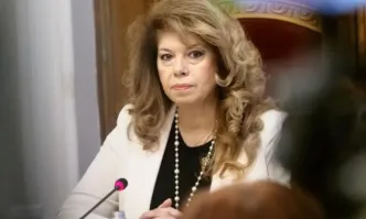 Илияна Йотова подписва указ за свикването на новия парламент