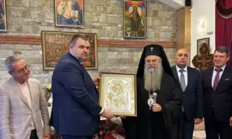 Никой не чакаме да ни кани за каквото и да