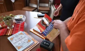 Икони и стенописи от новия катедрален храм Св св Кирил