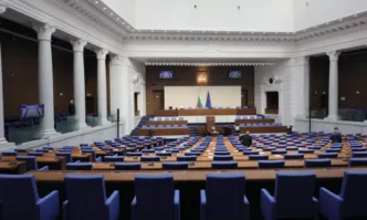 Депутатите гласуват удължителния бюджет за 2026 година