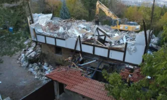 Събарят бившия сарай на Доган в Бояна