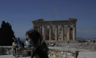 Очаква се маските на открито в Гърция да отпаднат от 24 юни