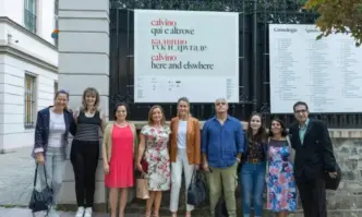 Изложбата може да бъде свободно разгледана в откритите пространства на