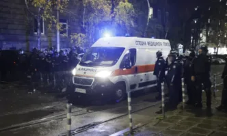 Трима полицаи пострадаха по време на мирните протести пред парламента вчера