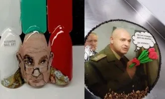 Нов връх: Генерал Мутафчийски изгря на торта и на маникюр