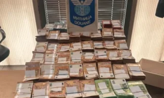 Митническите служители на пункт Капитан Андреево задържаха недекларирана валута с