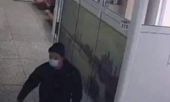 Неизвестен мъж обра медицински работник задигайки 500 лева от лекарски