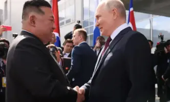 Путин посрещна Ким на космодрум: Москва иска балистични снаряди, Пхенян – помощ да строи космически спътници
