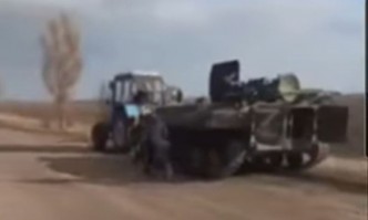 Медии в Украйна: Роми задигнаха руски танк (ВИДЕО)