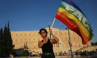Първата гей двойка в Гърция която сключи брак вече е