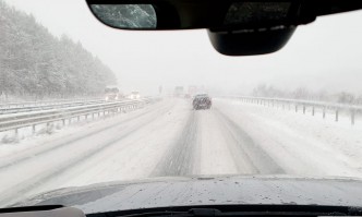 Магистрала Тракия осъмна покрита със сняг алармира Иван Тотев от