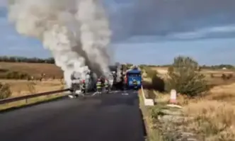Тежка катастрофа между два автобуса и ТИР с над 60 ранени в Румъния