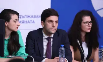 Освен адвокат Лена Бориславова като съставител на документ от фалшифицирания набор