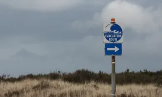 Мощно земетресение с магнитуд 7,4 удари Северна Япония, издадено е предупреждение за цунами