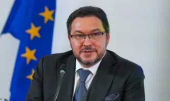 Едно от най важните неща в момента е професионалистите да работят