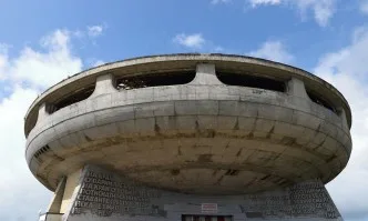 СДС питат американска фондация за финансирането на паметника на Бузлуджа