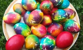Етнолог: Бабините рецепти за бои за яйца се връщат на мода, домакините бягат от химикалите