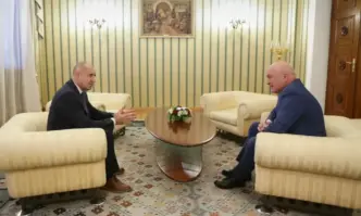 Минути след като Румен Радев оповести че е избрал председателя