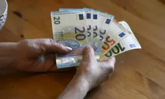 Започна изплащането на пенсиите по новия график