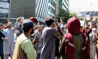 Талибаните с нова схема храна срещу работа за безработни