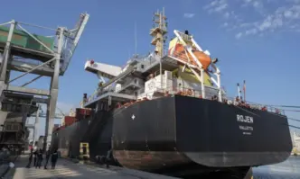 До петък се очаква корабът Рожен да отплава от