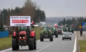 Полски фермери блокираха в неделя главна магистрала към Германия в