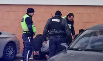 Полицаи хванаха нелегални мигранти на един от булевардите в Бургас Органите на