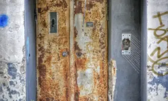 Спират от движение десетки асансьори в страната от началото на