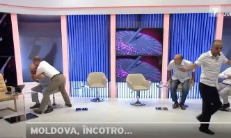 Размяна на юмруци в ефир между молдовски политици шокира зрителите (ВИДЕО)