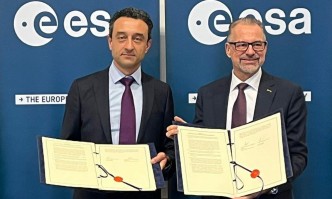 Лорер подписа с Европейската космическа агенция