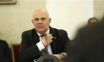 България е парламентарна Република и управление така никоя част от