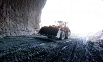 АПИ: Първите 400 м от тунел Железница са прокопани