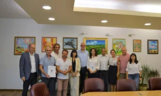 Кметът на Благоевград Илко Стоянов и представители на синдикалните организации