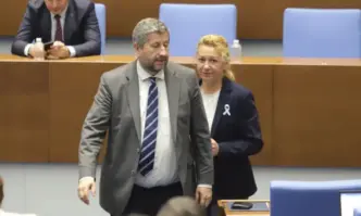 Лидерът на Да България подчертава че идеята е да се